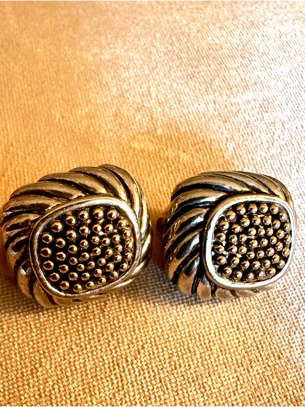Gold- and silver Tone clip on earrings